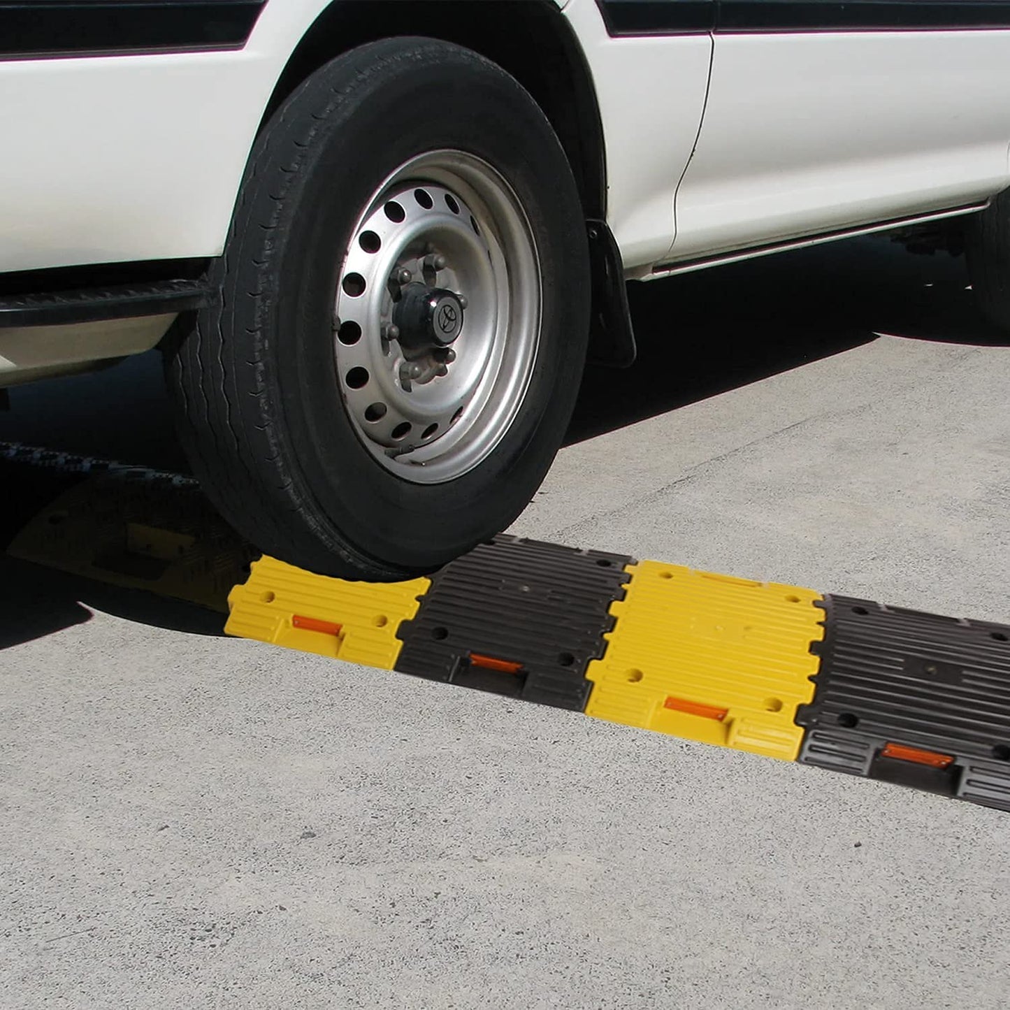 DOSSVICK PVC Speed Breaker, 4 meter length , 50 mm, Black and Yellow Speed Hump (8 Yellow - 8 Black), Heavy Duty Load Capacity, Plastic