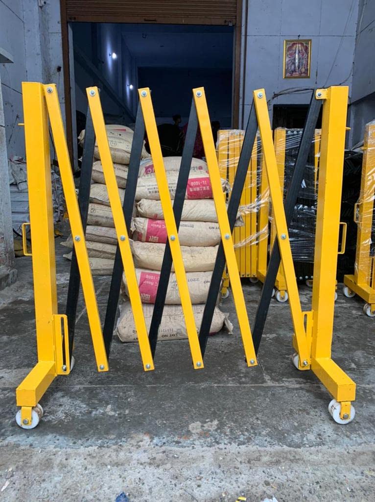 DOSSVICK - Expandable Iron Barricade - Expanded to 10ft - Height 3ftft - WHEELS FITTED